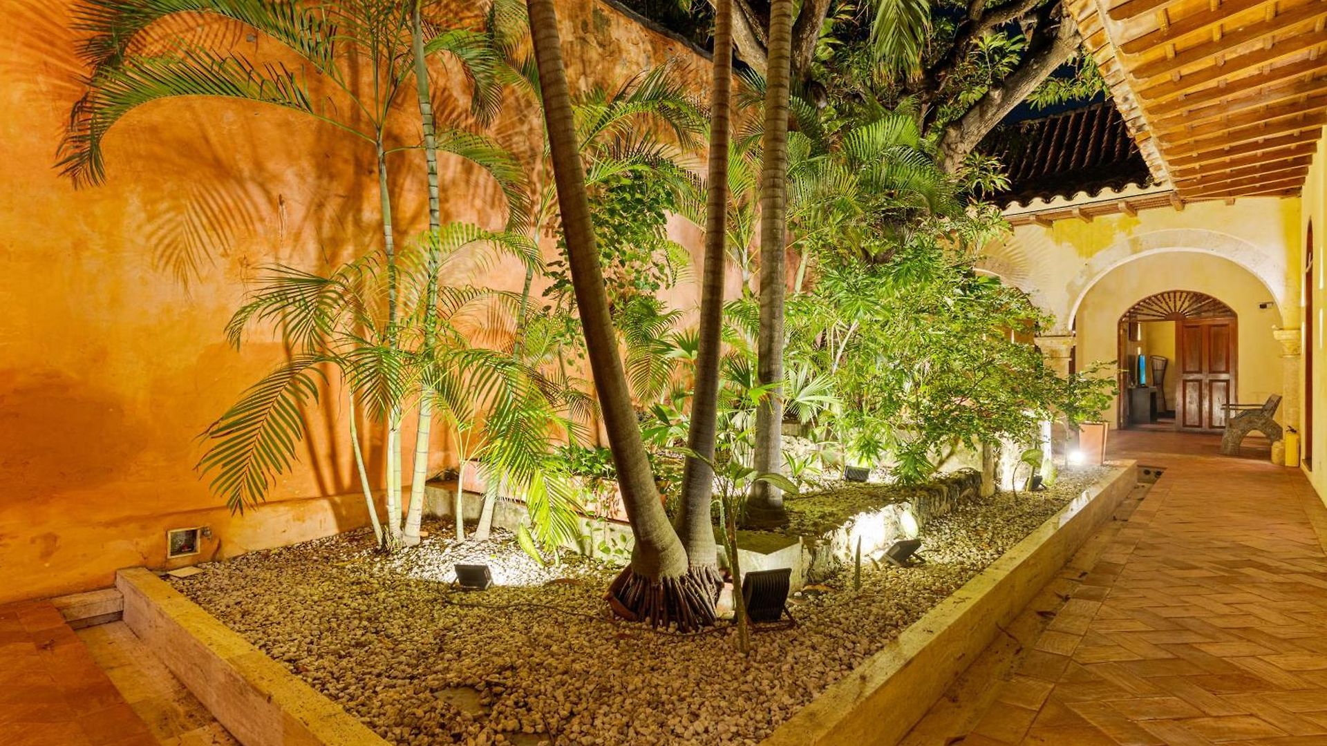 Hotel Reve