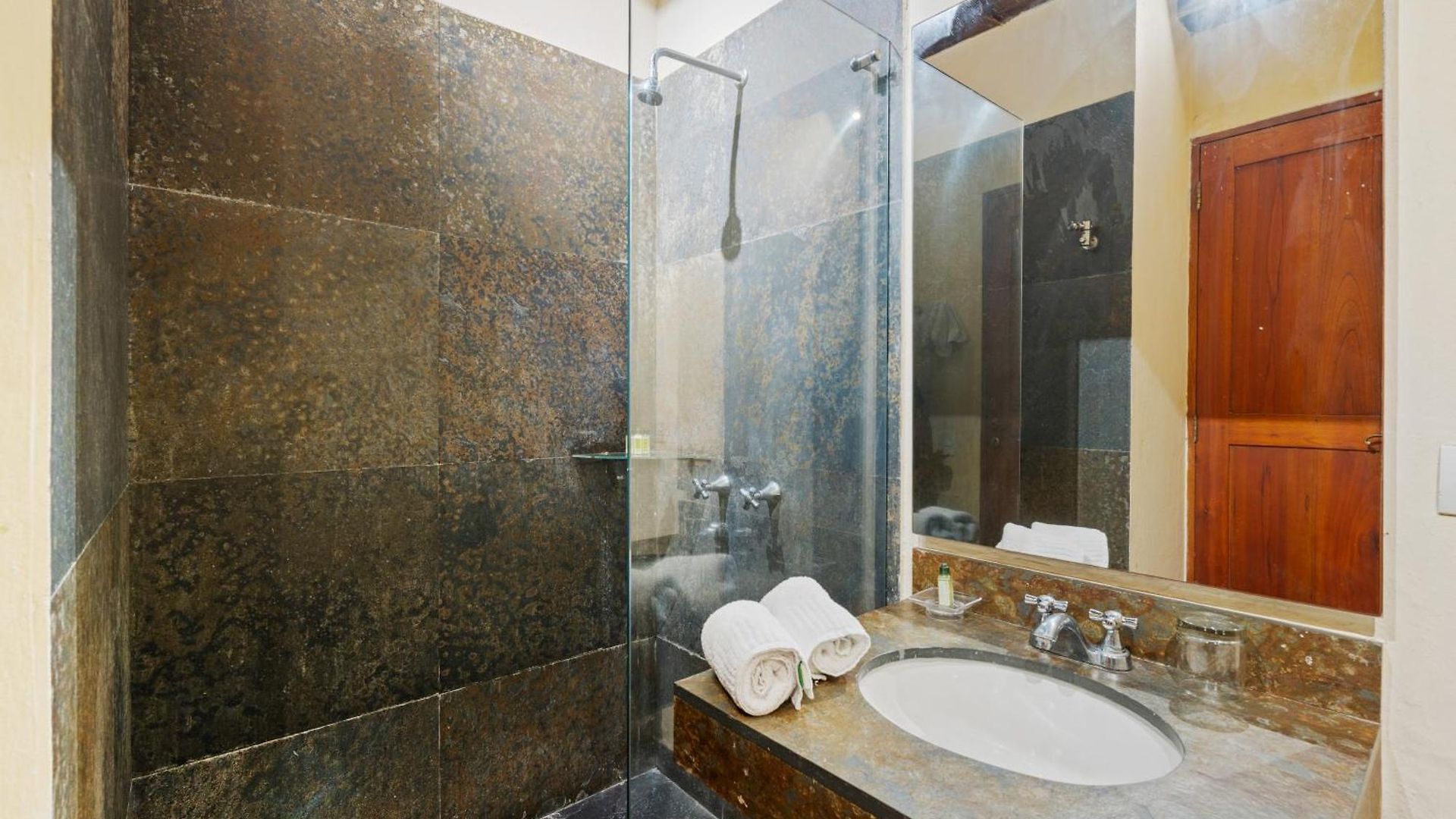 Reve Hotel