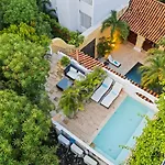 Reve Hotel